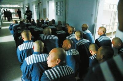 河南省三门峡监狱顺利搬迁1000名罪犯被押解