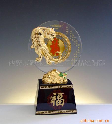 虎年拥有一套《福虎纳福摆件》必能基业鼎盛,财源广进,万事如意!