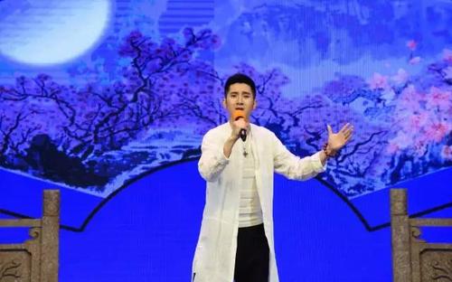 越剧小鲜肉汪舟格受邀参与戏迷沙龙活动一曲二泉圈粉无数