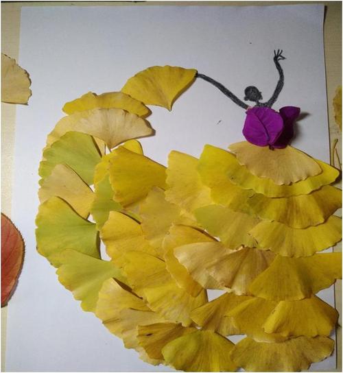 树叶贴画 孔雀舞小人的做法