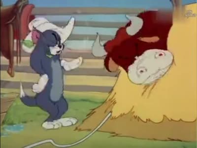 猫和老鼠:汤姆被牛追杀,蒙上眼抽根烟,回忆了一下人生