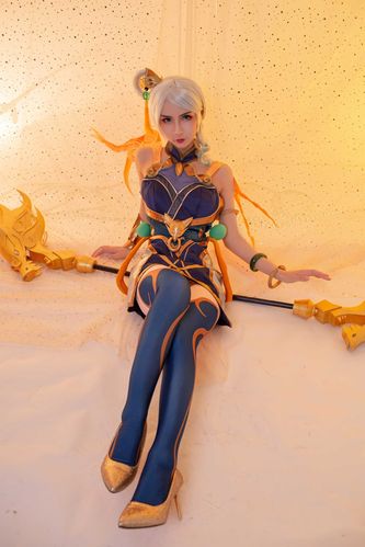 三组国内漂亮coser扮演的人气游戏《英雄联盟》角色"拉克丝"!