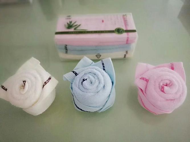 小毛巾可以叠成玫瑰花,送给爱人!