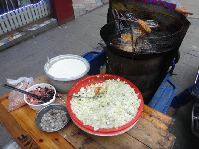 福建长乐街头小吃——牡蛎饼