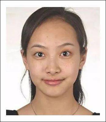 " 不仅她,其他女明星也被"证件照"毒害 这都让我们谈"证件照"色变