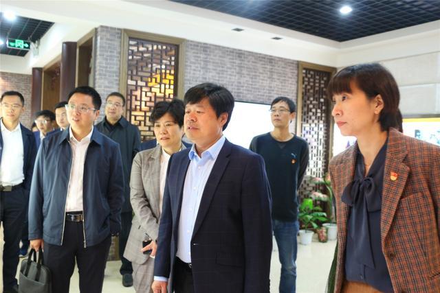 10月20日上午,湖州市委常委,组织部部长徐仲仪一行在市教育局局长金淦