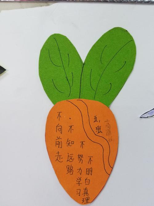 读书不仅使我们心灵,而且手巧.瞧,我们制作的精美书签,多可爱!