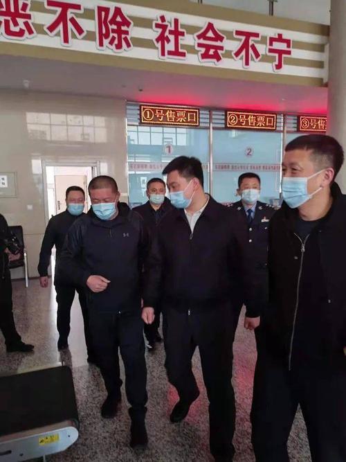 3月26日上午,县委常委,副县长吴迪带队,深入客运站检查指导安全生产