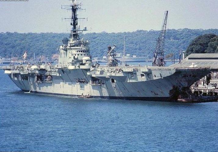 "墨尔本"号航母是澳大利亚海军的一艘轻型航空母舰,1985年,中国的拆船