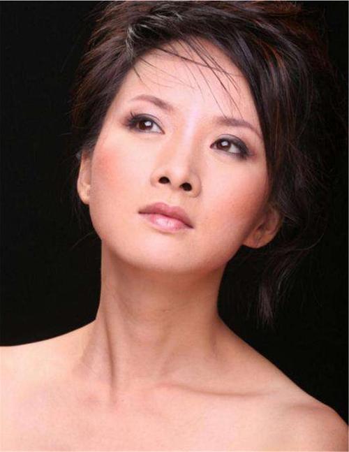 49岁"李香秀"谢兰,与丈夫因戏生情高龄产子,今为家庭