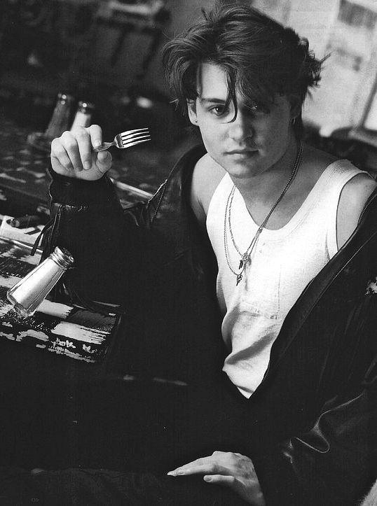 年轻时的 约翰尼·德普(johnny depp)