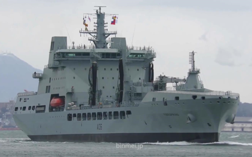 英国皇家海军潮汐级补给舰1号舰春潮号a136通过关门海峡20172