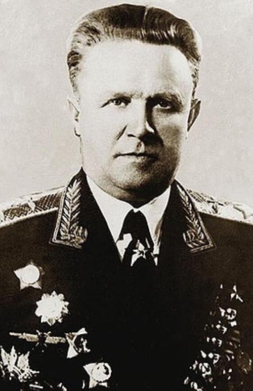 20—1990)苏联军事首长,空军元帅(1955),苏联英雄(1944.8.