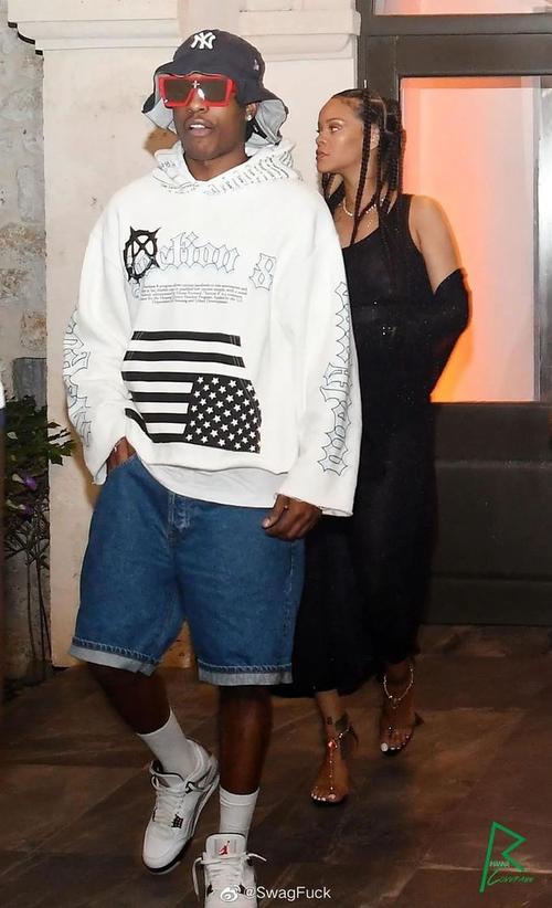 rihanna和asap rocky在巴巴多斯一起跨年啦!