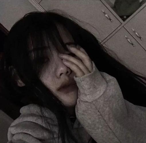 微丧头像:1120抑郁微丧伤心女头