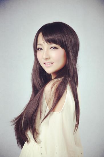 沐沐:知名dota2女解说,前职业女子战队司职一号位.