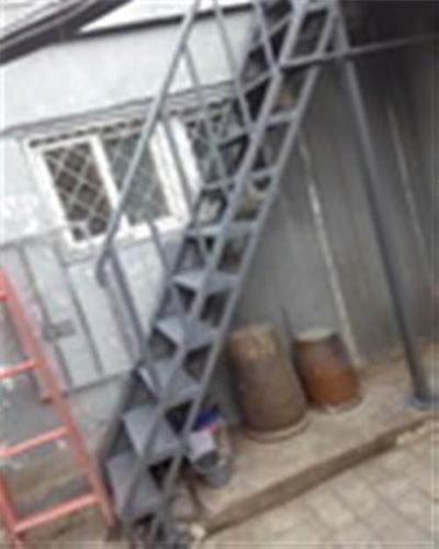 固安专业楼梯制作外跨楼梯焊接家庭楼梯制作