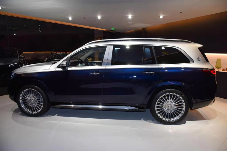 作为迈巴赫品牌旗下的首款suv车型,迈巴赫gls在奔驰gls的基础上加入了