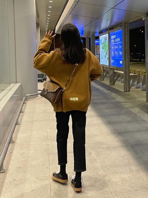 焦糖色秋冬穿搭94卫衣毛衣穿搭93叠穿穿搭_穿搭_焦糖色_卫衣_秋冬