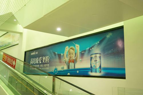 全球免税店畅销奶粉品牌 高培臻爱广告霸屏日月广场
