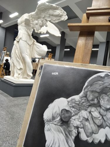 【大一基础部】素描《胜利女神》石膏写生 2k_素描_写生_绘画_雕塑