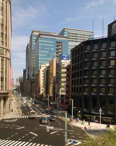 城市不拥挤,各种房子建筑很精致……我们住在三谷