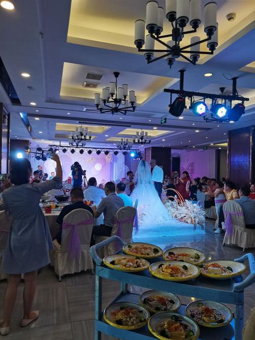 农村小伙迎娶城里姑娘,结婚现场记录:仪式感满满,画面温馨和谐