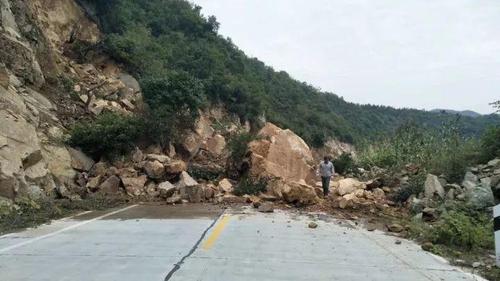 南阳南召省道s248线板山坪钟店至乔端马别湾路段塌方车辆请绕行