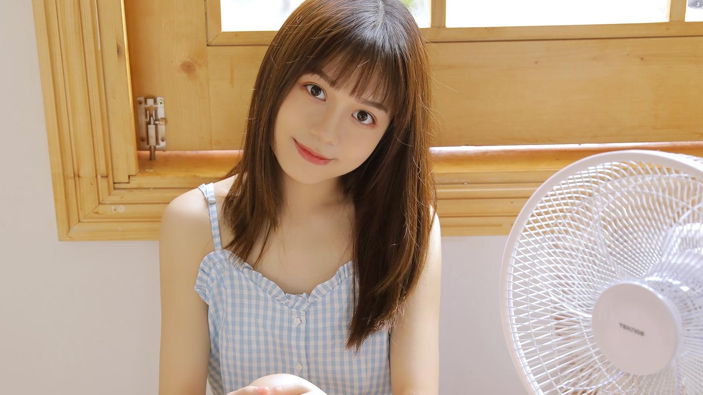 齐刘海美女居家写真图片桌面壁纸壁纸2