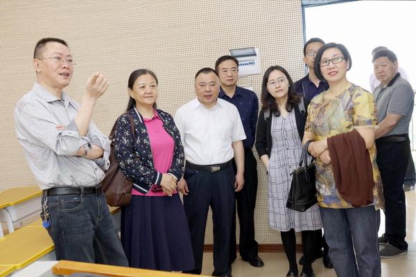 (图片摄影:丁士忠)国家民委教育科技司基础与职业教育处处长丁文杰