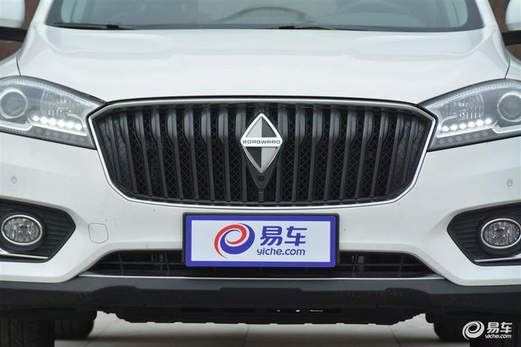 求菱形标志中间一行字母是什么车