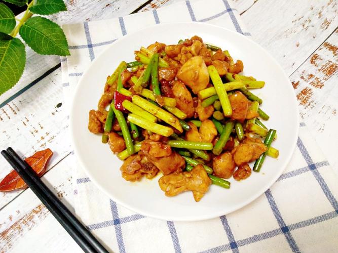 蒜苔鸡肉