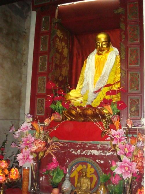 难得进到五祖真身殿里去礼祖的相片