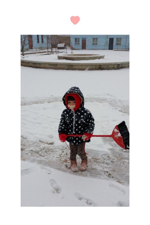 只有我一个人扫雪!