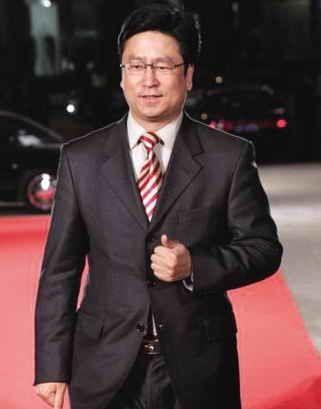 白岩松 因对方帮他借了一套高级西装产生恋情