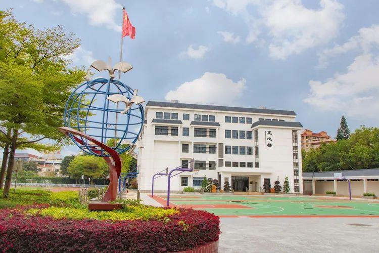 获评中山市"五星级学校",是社会各界对杨仙逸小学体育路学校办学工作