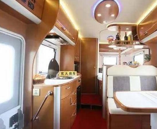这款凯普斯达房车,外观简直就是豪华大气,c1驾照就可以驾驶