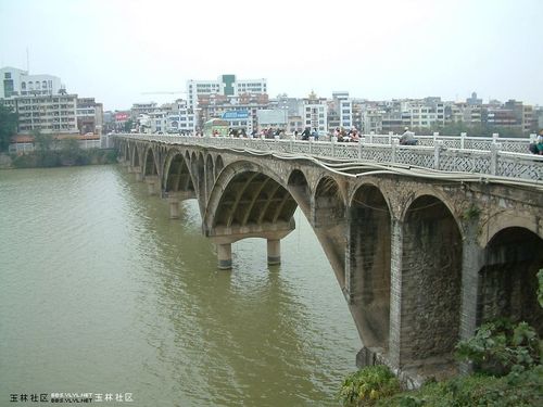  p>容县绣江大桥位于容县县城,跨越 a target="_blank" href="/item