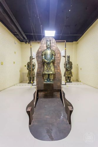 石像密室 玩家将被从下到上慢慢被绷带缠绕 只能靠完成答题考验来