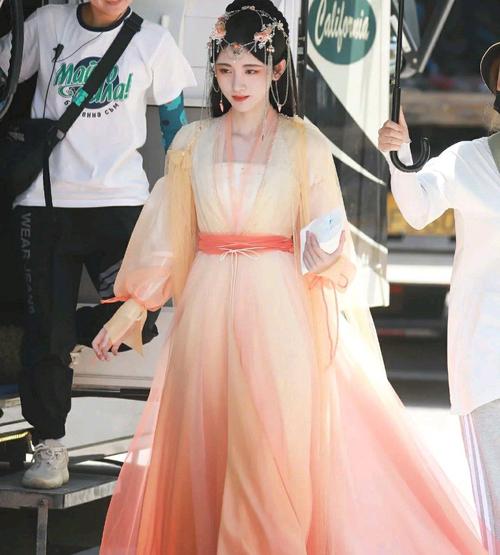 鞠婧祎古装剧杀青!网友评妆容万年不变