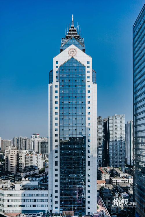 四川中银大厦以160米刷新了成都天空的高度↓1994年此后,高楼开始成