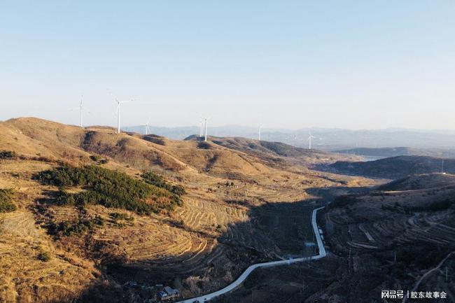 烟台福山臧家庄镇北面的山沟里,有个美丽的"庄子村"