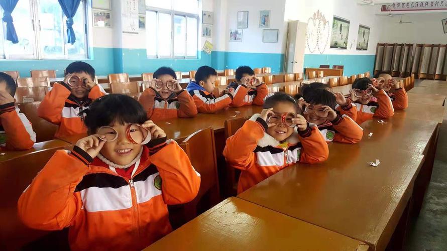 襄阳长春外国语学校(襄阳四中实验中学)科学课纪实之"吸管飞机"