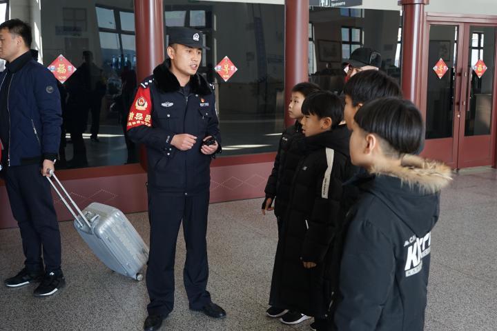 延边铁路公安处延吉西车站派出所开展中小学生实践体验活动