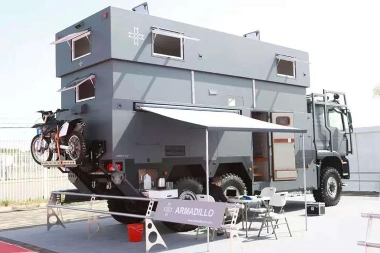 由德国man原装进口越野卡车tga底盘承载的6x6轮驱动越野房车,后部车身