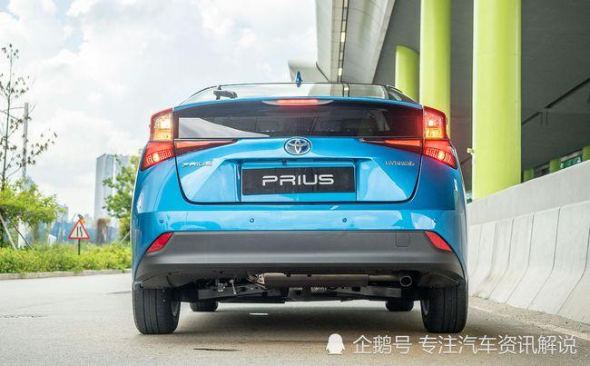 试驾丰田普锐斯hybrid新款油电混动版车型,品质得到再