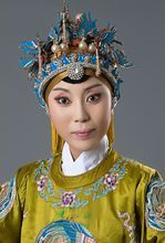 龙宝玲,女,1977年10月2日出生,1993年考入安徽省黄梅戏学校表演系