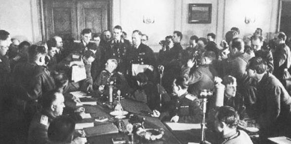 1945年 月 日零时,法西斯德国无条件投降的正式签字仪式在柏林郊区的