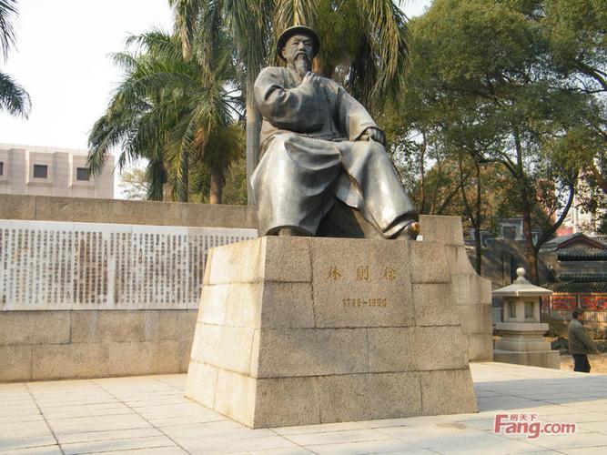 价格:待定 物业地址:东莞解放路23号  动态:海鸿银居地上层正在建设
