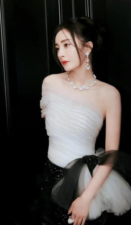 杨幂礼服大赏高清无码手机壁纸写真图集
